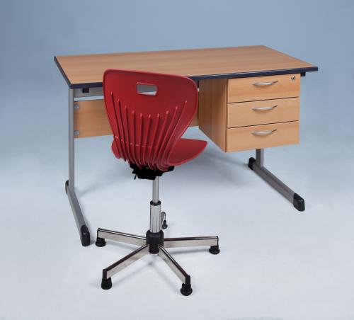 Lehrertisch aus Melamin mit 3 Schüben außen B/H: 130x65 cm, mit Schloß, ohne Ablage